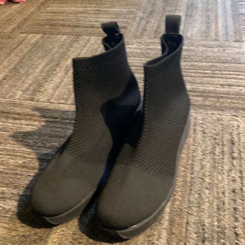 Volatile Cabora size 8